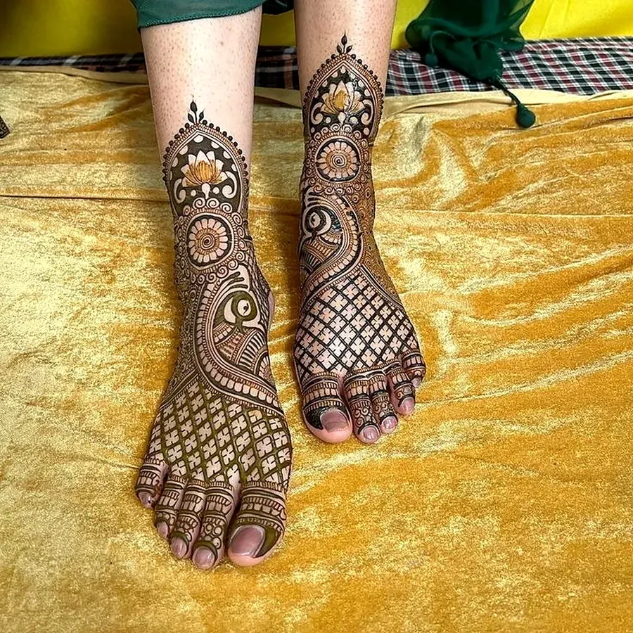 Follow on Instagram @vijay_mehandi_artis