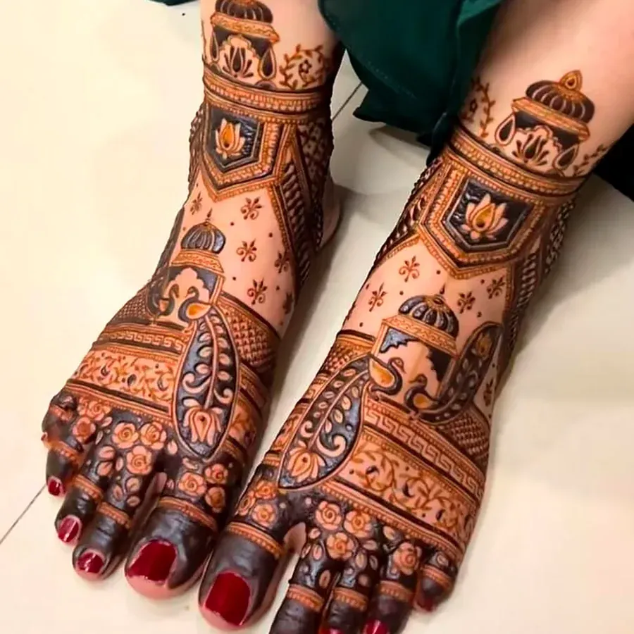 Follow on Instagram @vijay_mehandi_artis
