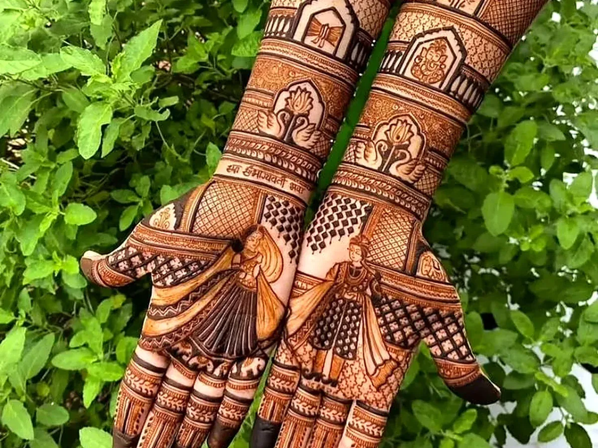 Detailed bridal henna with palace border and dancing lady on the palm