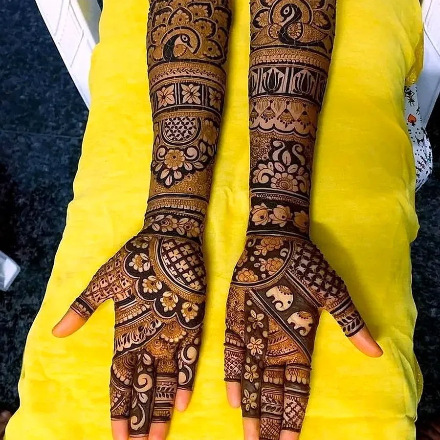 Follow on Instagram @vijay_mehandi_artis
