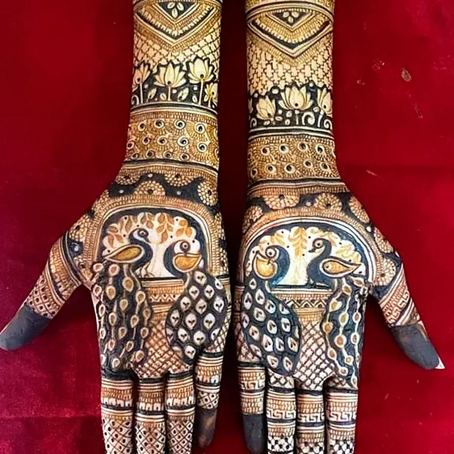 Follow on Instagram @vijay_mehandi_artis