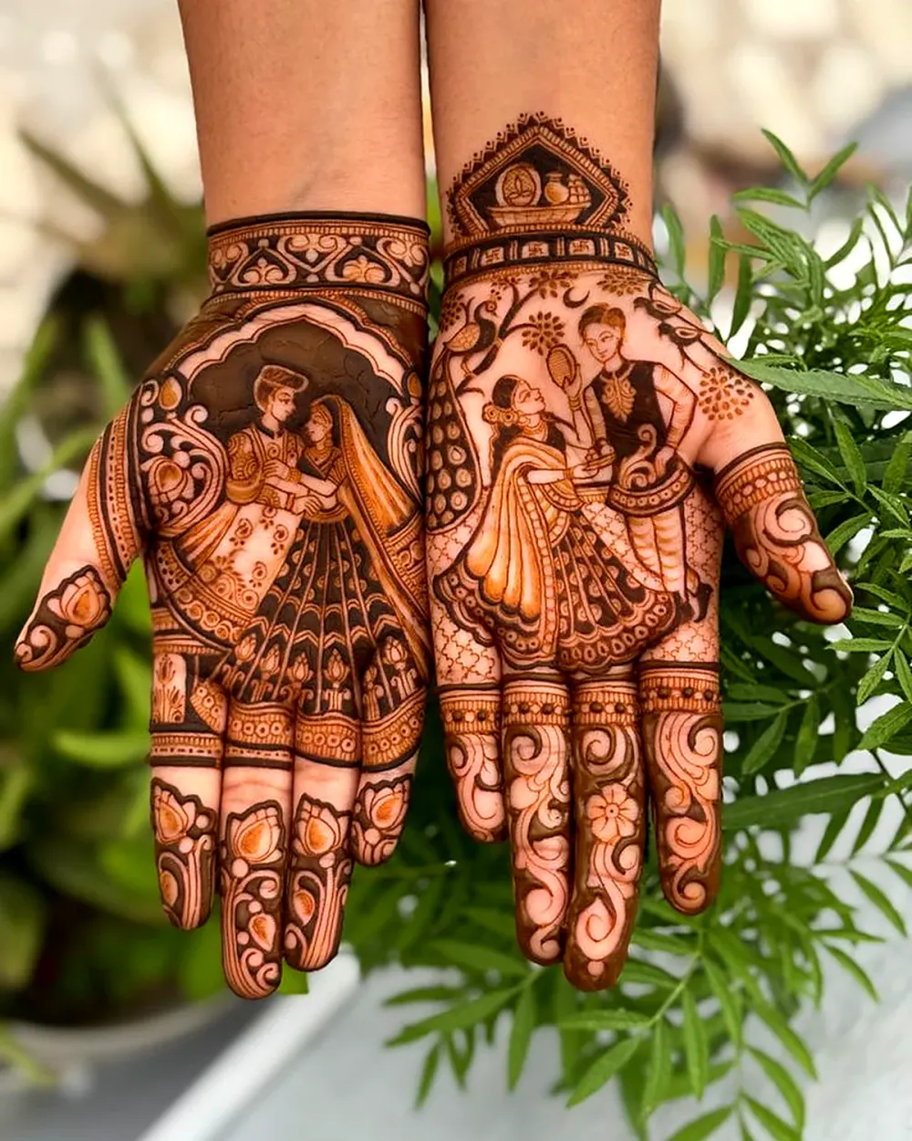 Dulha dulhan couple figures on both palms with floral fingers, mehndi design